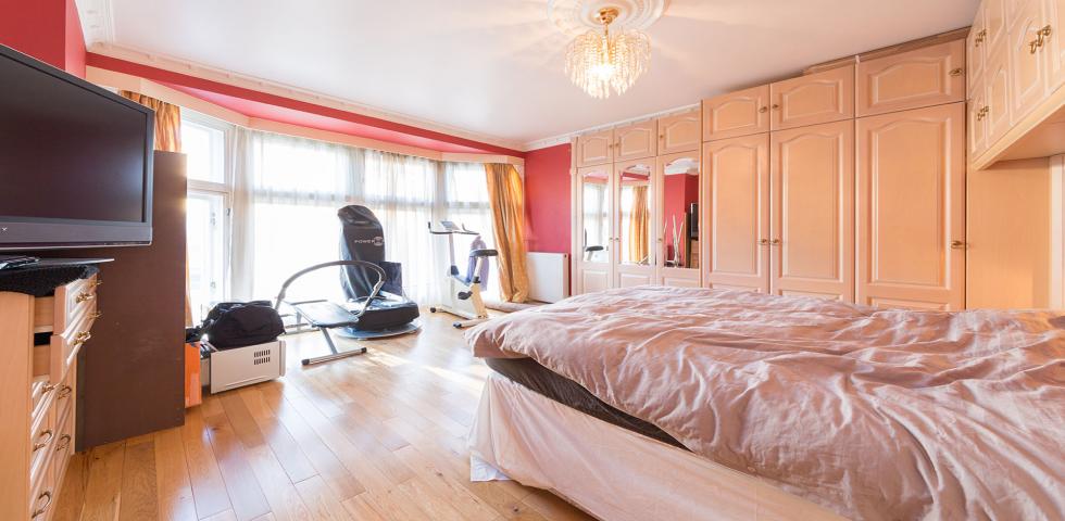 			1 Bedroom, 1 bath, 1 reception Apartment			 Broadhurst Gardens, WEST HAMPSTEAD